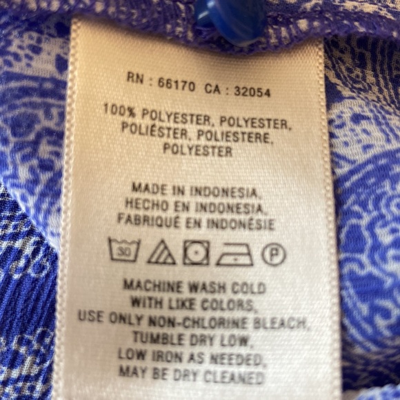 Beautiful Vintage Silky Blue Asymmetrical Summer Lightweight Blouse. Size US 6. - Picture 10 of 10